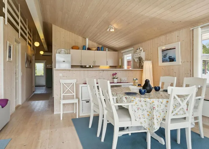 Blondine - 1-4km From The Sea By Interhome